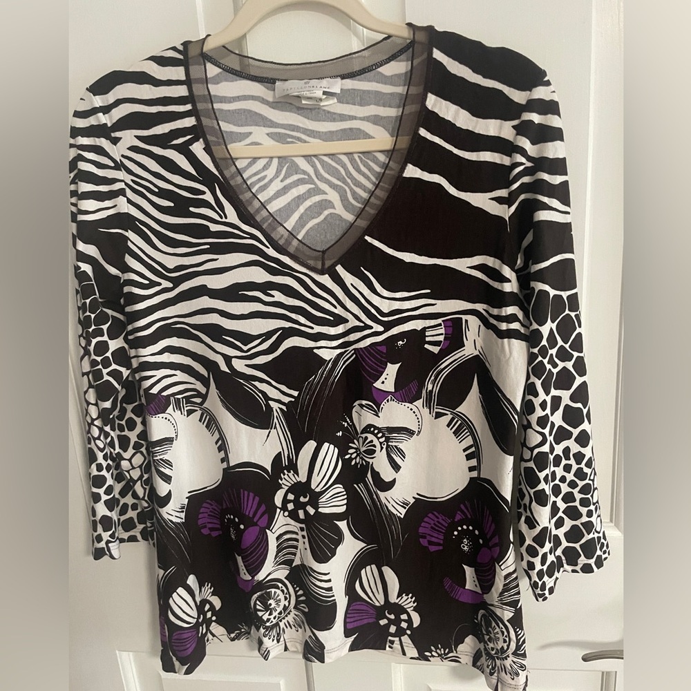 Papillon Blanc Zebra and Floral V-Neck Blouse